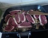 Foto del paso 4 de la receta: Magret de pato con cebolla y setas y salsa especial de frambuesa