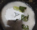 Foto langkah ke 1 dari resep Nasi uduk bakar tongkol pedas.