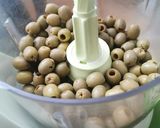 Une image de l'étape 1 de Tapenade aux olives vertes.