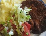 Bécsi szelet (sertésből) krumplipürével és salátával recept fázis 4 fotója
