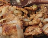 Une image de l'étape 6 de Poulet aux oignons.