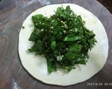 A picture of step 4 of Spinach bharwa paratha.