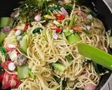 Foto langkah ke 6 dari resep Mie Goreng Sayur.