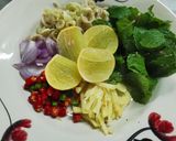 รูปขั้นตอนการทำที่ 2 ของ ยำ​ กุ้งกั้งปู