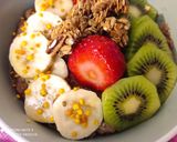 Kakaós zabkása gyümölcsökkel, granolával, mézzel és virágporral recept fázis 2 fotója