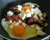 Foto del paso 5 de la receta: Huevos revueltos con lomo embuchado, setas y queso costeño!💕