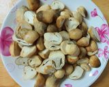 Hình bước làm 3 của món Cháo nghêu nấm rơm 🍲