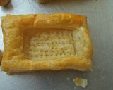 Foto langkah ke 3 dari resep Fruit Puff Pastry instan.