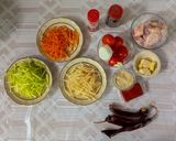 Foto del paso 1 de la receta: Cerdo con salsa guajillo y vegetales salteados