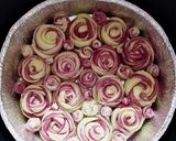 Foto del passaggio 10 della ricetta Pane alle rose con barbabietola e olio evo, cottura airfryer 🌷