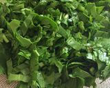 A picture of step 1 of Palak kadi.