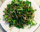 Hình bước làm 3 của món Bánh xèo rau mầm củ cải đỏ