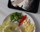 รูปขั้นตอนการทำที่ 1 ของ "หัวปลาแซลมอนนึ่งซีอิ๊ว"🐟 Steamed Salmon Head with Soy Sauce