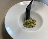 Foto del paso 8 de la receta: Merluza, habitas y sopa de guisantes