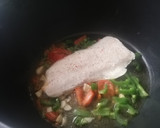 Foto del paso 1 de la receta: Sopa de merluza y almejas blancas
