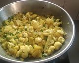 ફુલાવર વટાણા બટાકા નું શાક (Cauliflower Peas Potato Sabji Recipe In Gujarati) રેસીપી સ્ટેપ3ફોટો