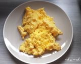 Foto langkah ke 4 dari resep Scrambled Egg McD 100% otentik 🍳.