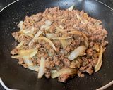 A picture of step 6 of Ground Beef Philly Melt.