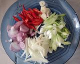 Foto langkah ke 2 dari resep Oseng Kikil Bumbu Kecap.