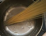 Foto langkah ke 1 dari resep Carbonara Mushrooms Spaghetti.
