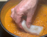 Foto del paso 5 de la receta: Merluza en salsa de jamón