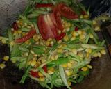 Foto langkah ke 5 dari resep Tumis Jagung Labu Siam.