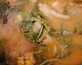 Foto langkah ke 4 dari resep Lempah Kuning Ayam Daun Kedondong.