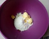 Foto langkah ke 2 dari resep Bolen Pisang Keju Cokelat.