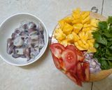 Hình bước làm 2 của món Mực xào dứa