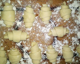 A picture of step 3 of Doughnut in croissant shape.