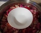 Rózsavíz recept fázis 4 fotója
