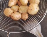 दम आलू (dum aloo recipe in Hindi) रेसिपी चरण 1 फोटो