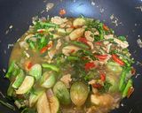 รูปขั้นตอนการทำที่ 3 ของ แกงอ่อมหมูใส่ผักหวาน