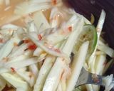 Foto langkah ke 2 dari resep Asinan Mangga Muda.