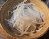 Foto del paso 2 de la receta: Ensalada de nabo, zanahoria y repollo... en mandolina