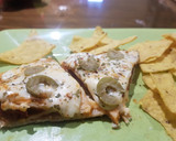 Foto del paso 2 de la receta: Pizza rellena TACOPIZZA (con tortillas para tacos)