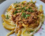 Foto del paso 6 de la receta: Fideos de calabacín amarillo con salsa cremosa y salteado de garbanzo🍝🧆🍜
