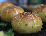 Foto langkah ke 6 dari resep Korean Cream Cheese Garlic Bread.