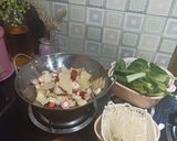 Foto langkah ke 1 dari resep Steamboat Tomyam seafood simple.