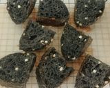 Foto langkah ke 23 dari resep Charcoal Jinten Hitam Italian Herbs Cheese Sourdough Bread.