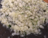 Foto del paso 2 de la receta: Fideuà de potón, gambones, ajos tiernos y dátiles medjol