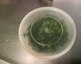Une image de l'étape 1 de Sauce salade à la moutarde, noisette, abricot et persil.