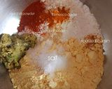 A picture of step 2 of Begun Bhaja.
