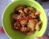 Foto langkah ke 4 dari resep Tumis telur dadar pedas.