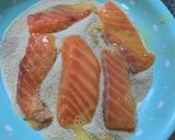 Foto del paso 2 de la receta: Barritas de salmón rebozado al horno para bebés