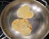 Foto langkah ke 4 dari resep Moon Crisp Chicken Roti.