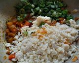 A picture of step 3 of Paneer spring onion bhurji.