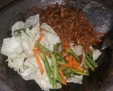 Foto langkah ke 4 dari resep Tumis kacang wortel kol pedas.