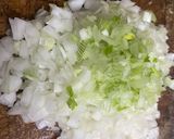 Foto del paso 2 de la receta: Pebre sin Ají y tostadas