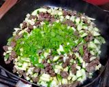 Foto del paso 2 de la receta: Cubitos de carne en salteado de verduras